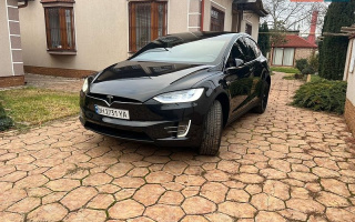 Tesla Model X, 2017