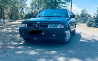 Mitsubishi Carisma, 2001