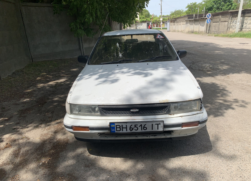Nissan Bluebird, 1990