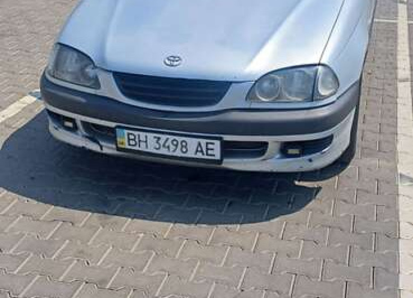 Toyota Avensis, 1998