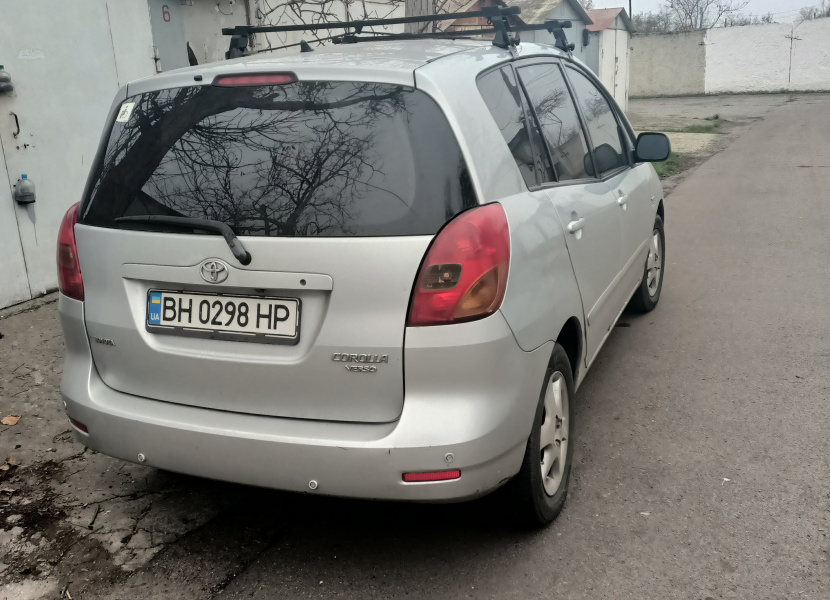 Toyota Corolla Verso, 2004