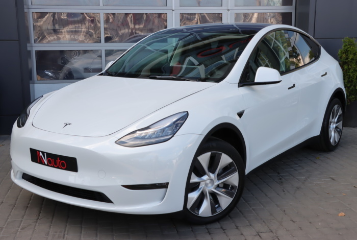 Tesla Model Y DualMotor