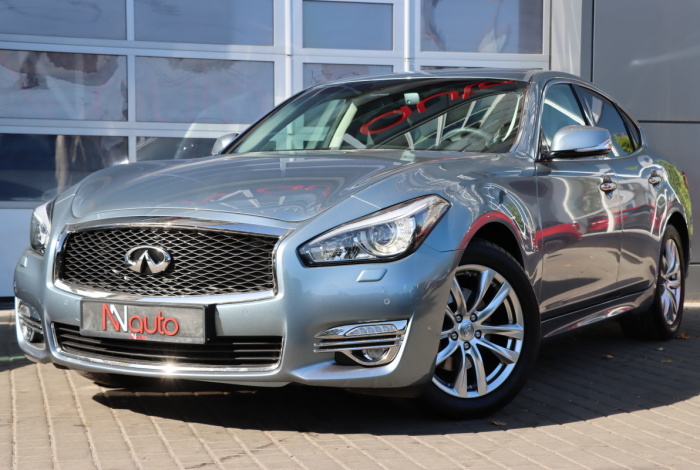 Infiniti Q70