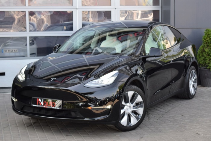 Tesla Model Y DualMotor