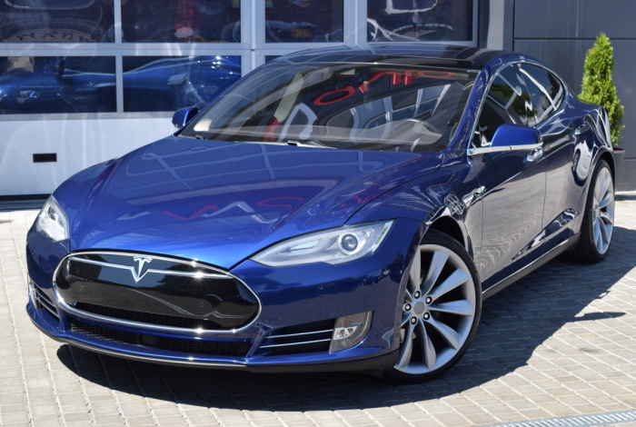 Tesla Model S 90D